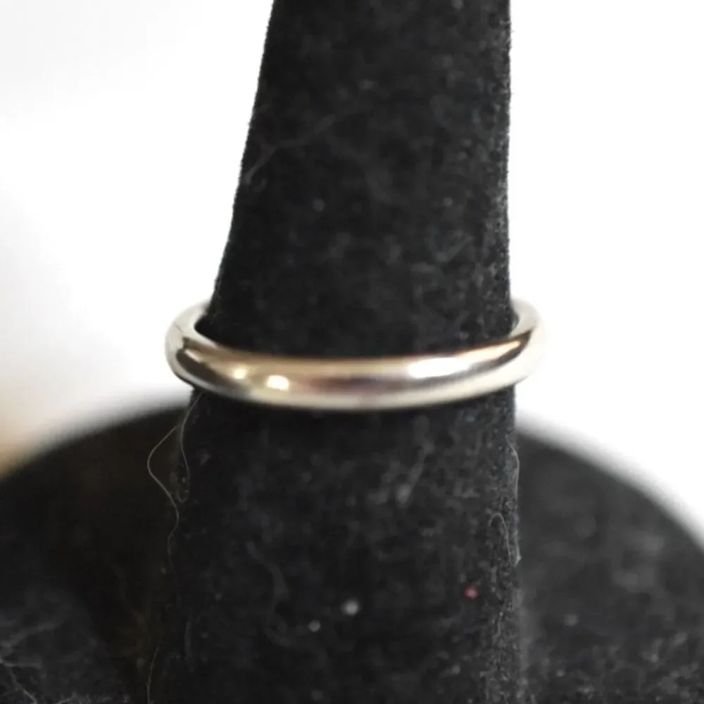 Vintage 70's 14K White Gold Artcarved Band In Original Box Size 5 Unisex Ring